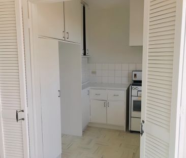 36 Burke Road, Melbourne - Photo 5