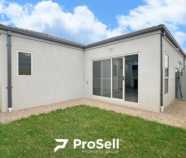 Stylish near new family home in a convenient location. - Photo 5