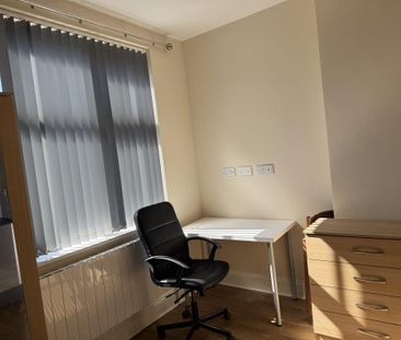 1 bedroom block of apartments to rent - Photo 2