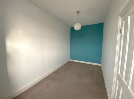 3 bedroom flat to rent - Photo 2