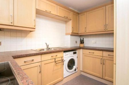 2 bedroom flat to rent - Photo 4