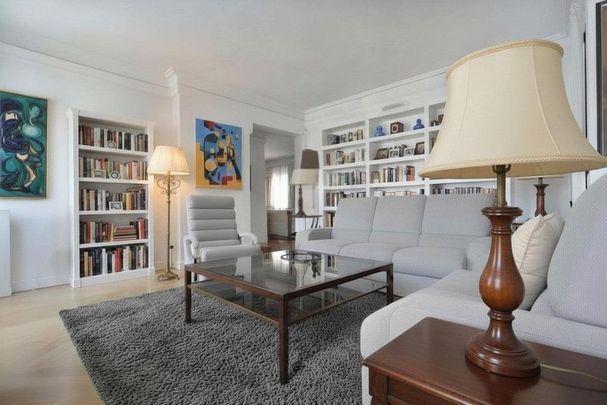 2 bedroom luxury penthouse for rent in Madrid, Autonomous Region of Madrid - Photo 1