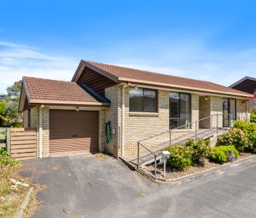 Low Maintenance Villa in Central Location - Photo 5