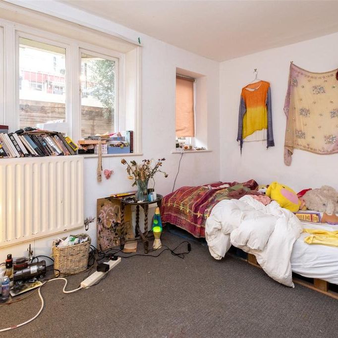 3 bedroom flat to rent - Photo 1