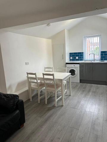 2 bedroom flat to rent - Photo 3