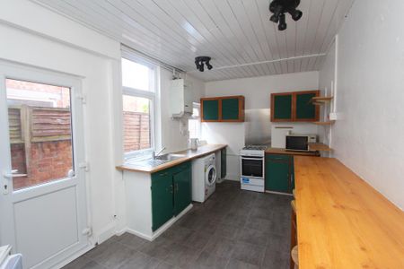 3 bedroom terraced house to rent - Photo 3