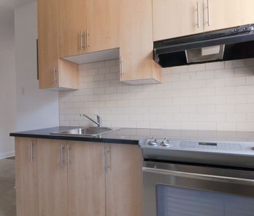 4715 Queen Mary Road - Photo 4