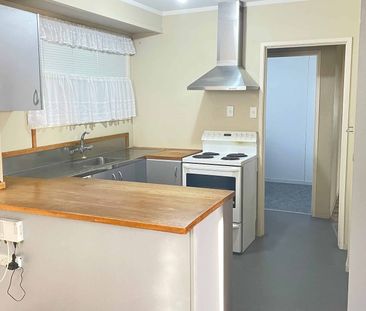 5 Bedrooms & 2 Bathrooms - Photo 3