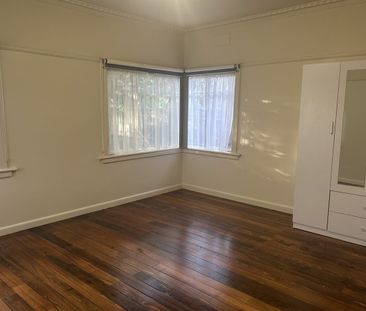 Charming and Spacious Home for Rent - Photo 3