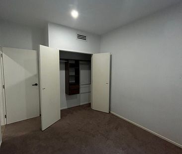 Cosy 2BR Flat with Deck! - Photo 1