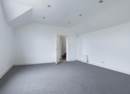 3 bedroom apartment to rent - Photo 2