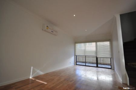 1/17-19 Alpine Grove, Pascoe Vale VIC 3044 - Photo 2