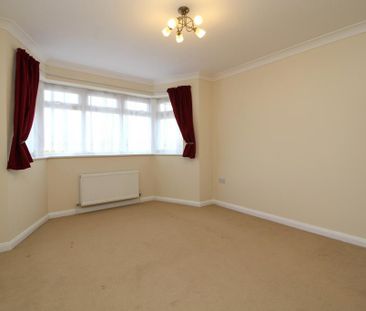 4 bedroom detached house to rent - Photo 3