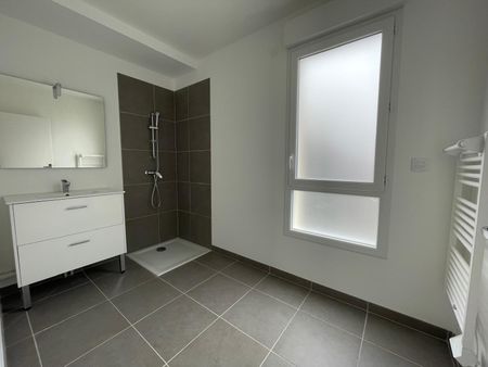 Location Appartement 3 pièces 68m² LA RICHE 37520 - Photo 2