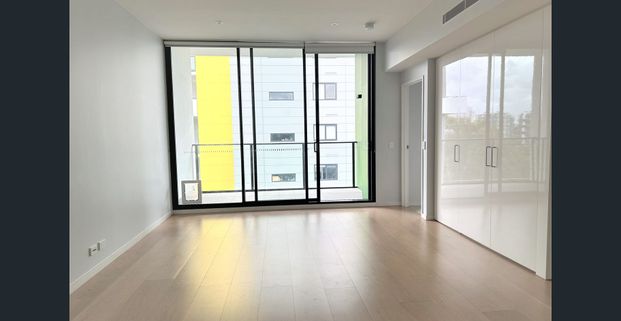 Modern 1 Bedroom Apartment & Walk to Station! - Photo 1