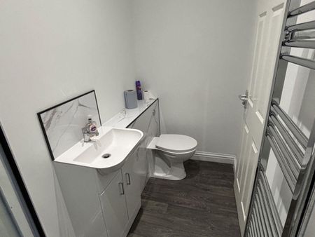 2 bed upper flat to rent in NE24 - Photo 5