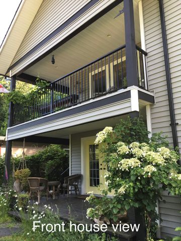 House Upper Suite 3 bed 2.5 bath (Bowser) - Photo 4