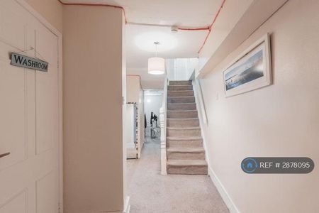 5 bedroom flat to rent - Photo 5