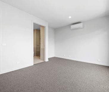 8 Bluebell Lane, Ivanhoe VIC 3079 - House For Rent | Domain - Photo 3
