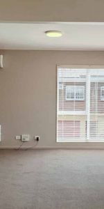 Upstairs City Apartment! - Photo 3