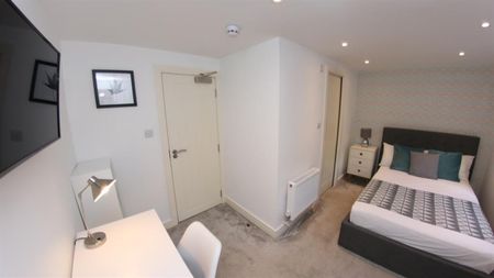 1 bedroom Flat To Let - Photo 5