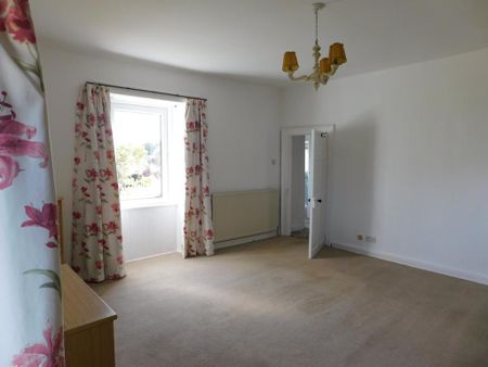 4 bedroom detached house to rent - Photo 3