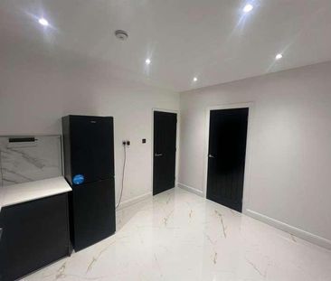 Palmerston Crescent, London, N13 - Photo 5