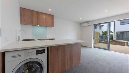 Three-Bedroom Townhouse in Christchurch Central - Photo 3