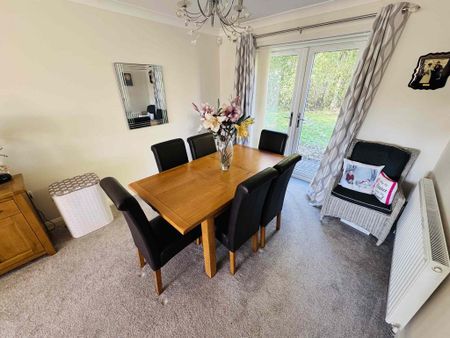 4 bedroom detached house to rent - Photo 3