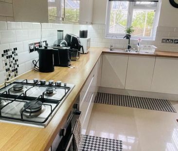 Master bedroom to rent close to seven king station - £900 pcm - Photo 5