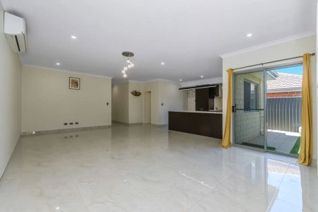 “MODERN FAMILY HOME | 3 BEDROOMS + THEATRE” - Photo 2