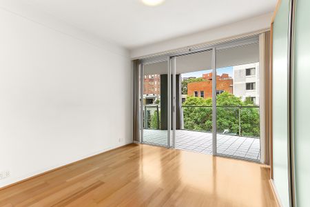Modern One Bedroom Apartment with Large Balcony - Unfurnished - Photo 2
