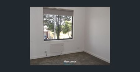 Cosy and Bright 3-Bedroom Home in Pascoe Vale - Photo 2