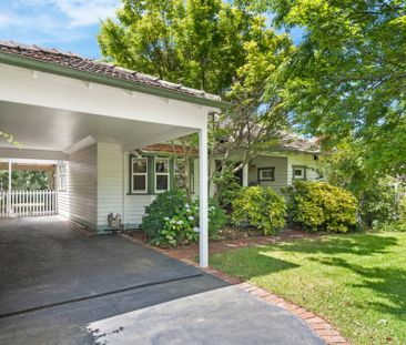 Superb Character Weatherboard Home with Space for Boat, Caravan or Trailer - Photo 2