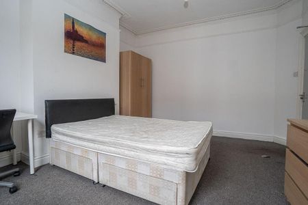 6 bedroom terraced house to rent - Photo 3