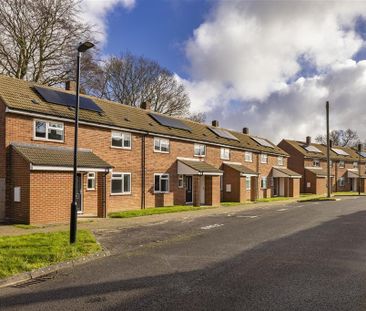East Crescent - Photo 2