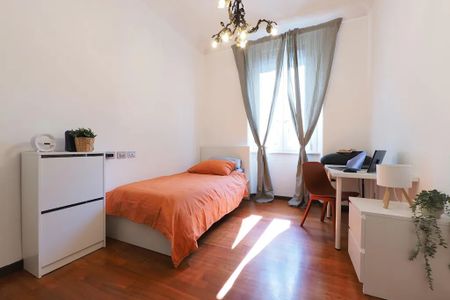 Via Giulio e Corrado Venini, Milan, Lombardy 20124 - Photo 4