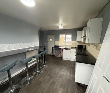 3 bedroom terraced house to rent - Photo 6