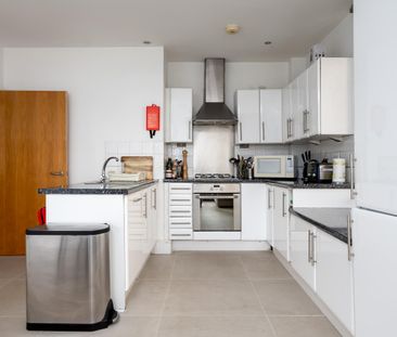 261 Hoxton Street - Photo 3