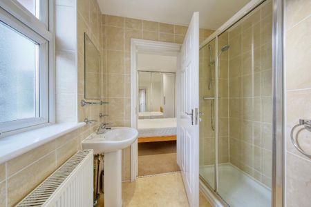 4 bedroom semi-detached house to rent - Photo 3