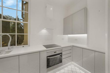 3 bedroom flat to rent - Photo 4