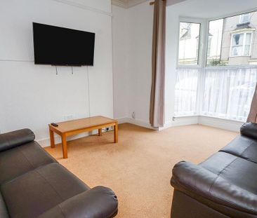 6 bedroom terraced house to rent - Photo 1