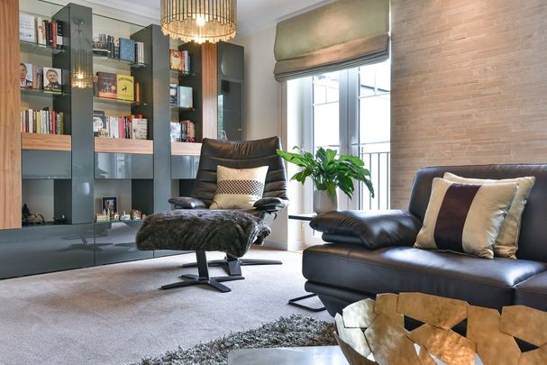 4 bedroom end of terrace house to rent - Photo 1