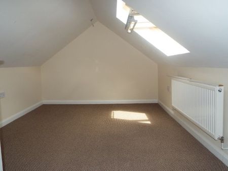 LAINDON, BASILDON - Photo 5