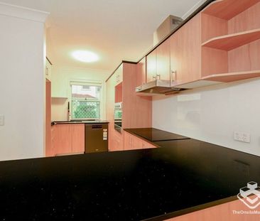 A Peaceful, Comfortable & Fully Renovated Townhouse in Ashmore - Photo 1