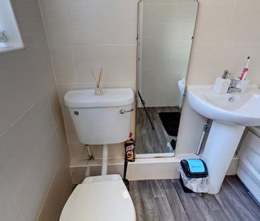 4 bedroom property to rent - Photo 4