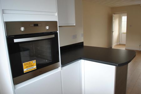 St Whites Terrace, Cinderford - Photo 2