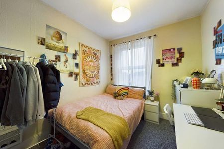 3 bedroom House To Let - Photo 4