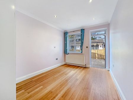 3 bedroom flat to rent - Photo 2