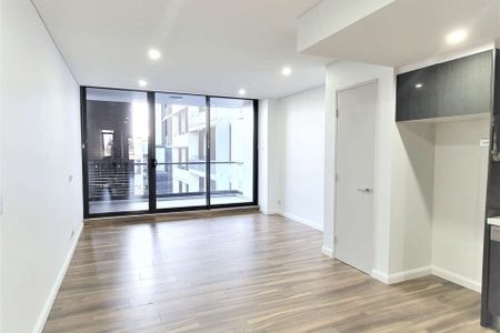 Deposit Taken - Stunning Contemporary 2 Bedroom Split Level Apartment - Photo 2